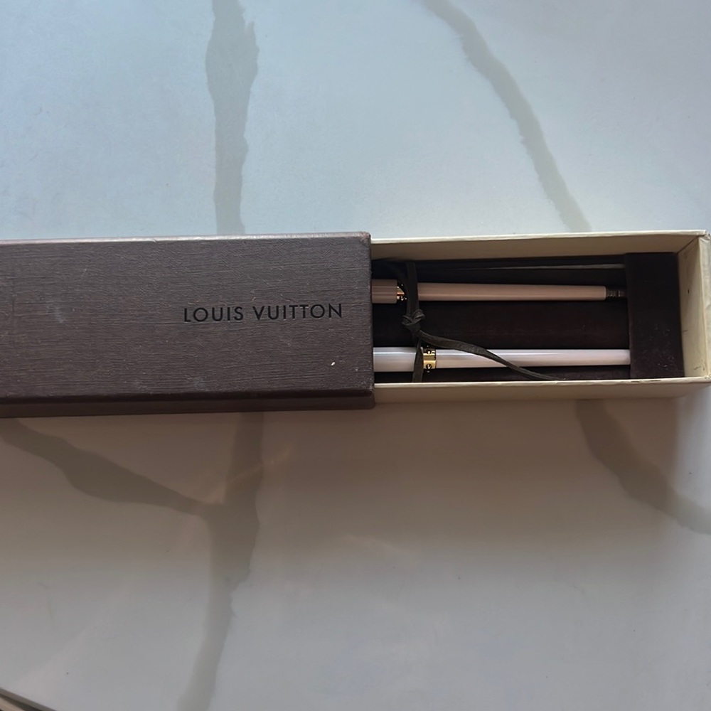 Pink and gold Louis Vuitton pens 🖊️ set of 2
